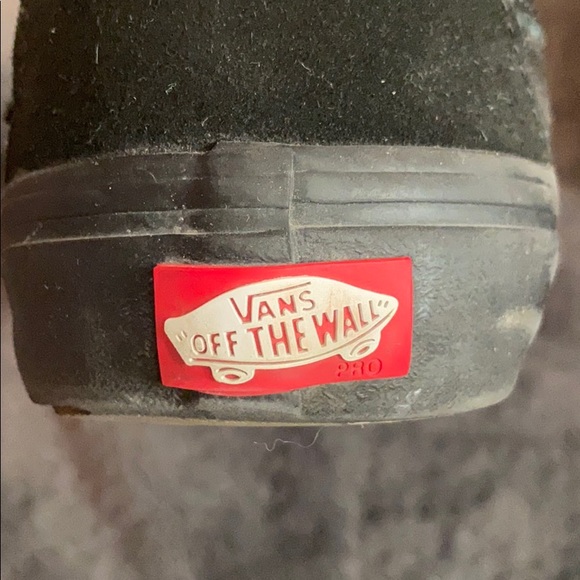 Men’s Vans HighTops Black (Size: 9) (Gently Worn) - Picture 6 of 7